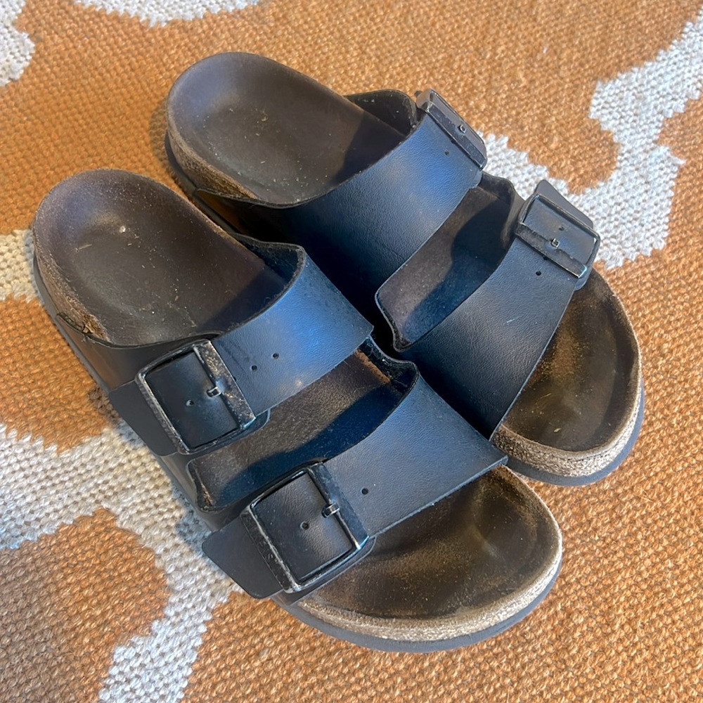 Birkenstock woman’s black Arizona sandal size 37 8